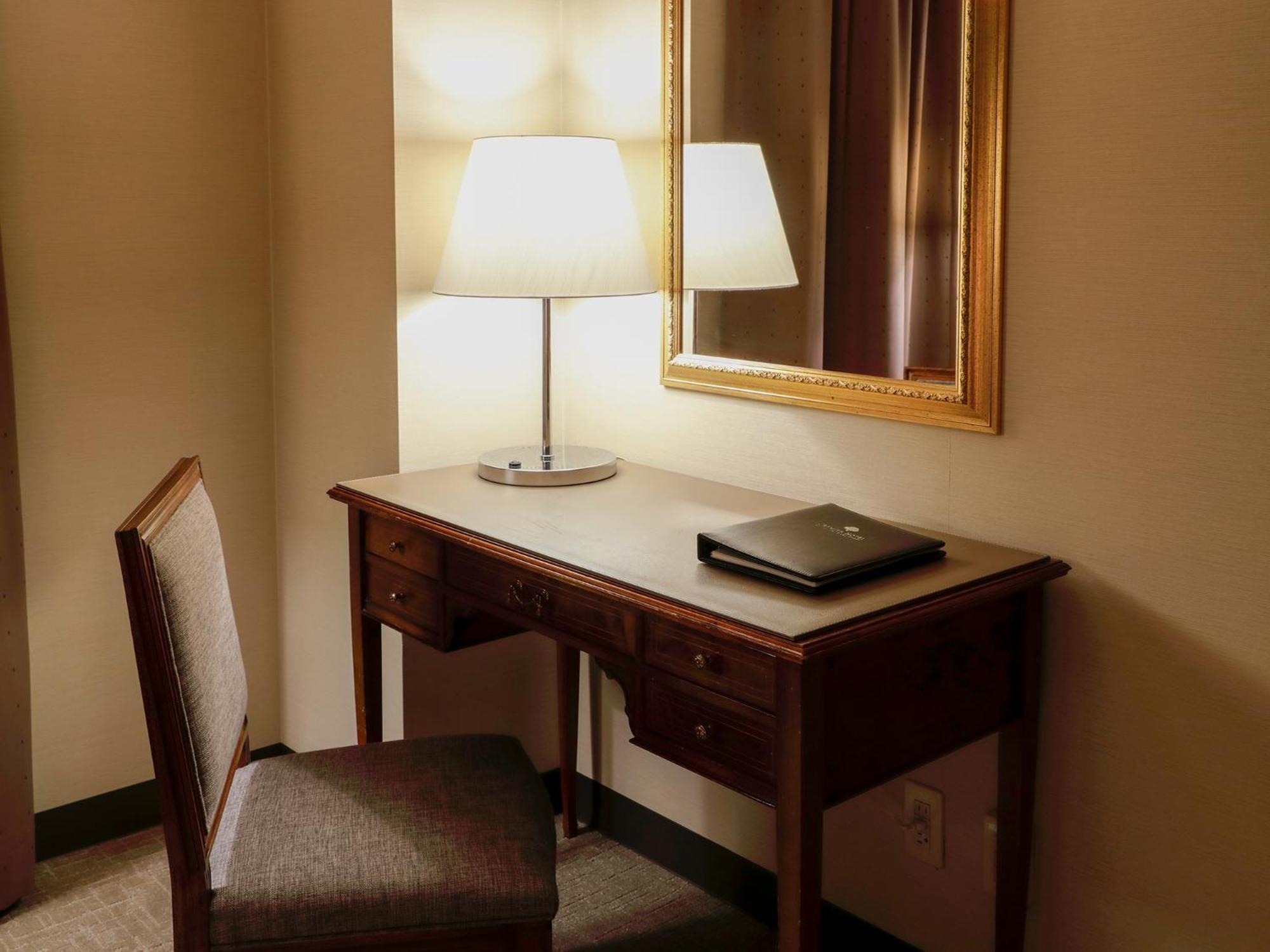 Premier Hotel -Tsubaki- Sapporo Extérieur photo A writing desk